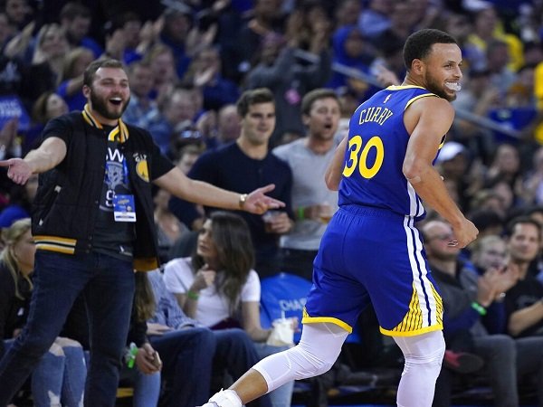 Stephen Curry Panas, Warriors Tumbangkan Cavaliers