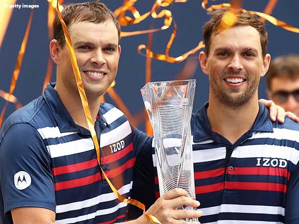Begini Pujian Roger Federer Terhadap Bob Bryan