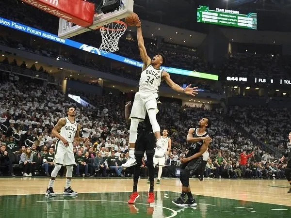 Milwaukee Bucks Menang Telak Atas Detroit Pistons di Game 2