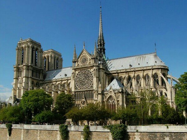 Kenang Tragedi Kebakaran, Salah Satu Lapangan Latvia International Akan Dinamai Notre-Dame