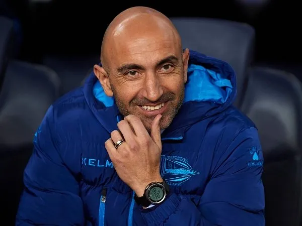 Pelatih Alaves Percaya Diri untuk Tunda Pesta Juara Barcelona