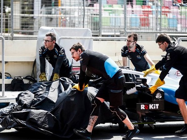 Alami Kecelakaan Akibat Penutup Drainase, Russell Terpaksa Absen di FP2 GP Azerbaijan