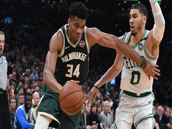 Antetokounmpo Mengamuk, Bucks Tumbangkan Celtics di Game 3
