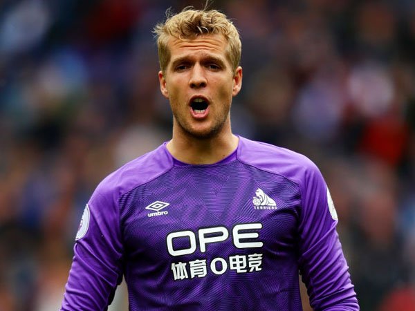 Tidak Perpanjang Kontrak, Jonas Lossl Tinggalkan Huddersfield