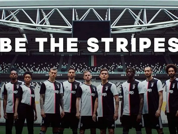 Resmi Dirilis, Juventus Jelaskan Makna di Balik Penghilangan Strip HItam-Putih pada Seragam Kandang