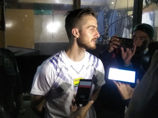 Skuat Persib Dilburkan, Mihelic Pilih Terbang ke Bali