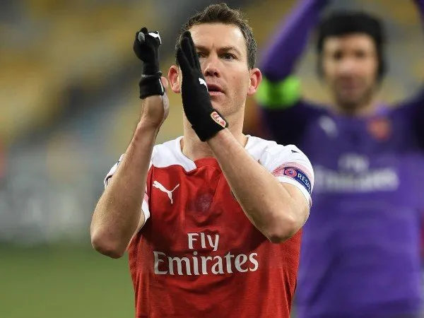Lichtsteiner Resmi Tinggalkan Arsenal