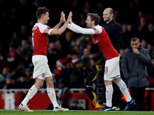 Dua Bek Senior Arsenal Ikuti Jejak Lichtsteiner?