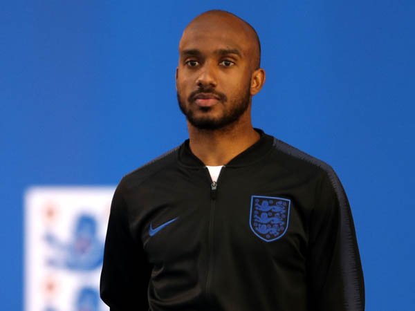 Demi Southgate, Fabian Delph Rela Berlari Tembus Tembok