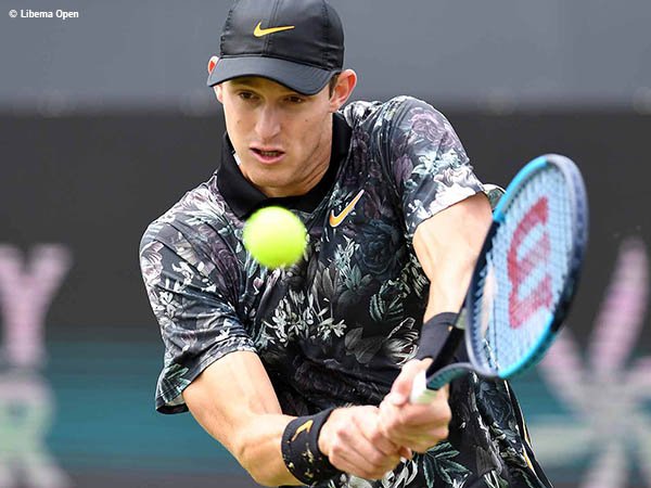 Stefanos Tsitsipas Angkat Kaki, Nicolas Jarry Tembus Perempatfinal Di `s-Hertogenbosch