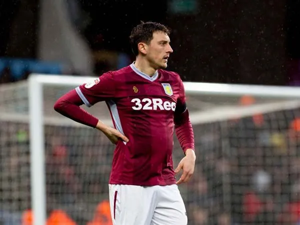 Aston Villa Lepas Tommy Elphick ke Huddersfield