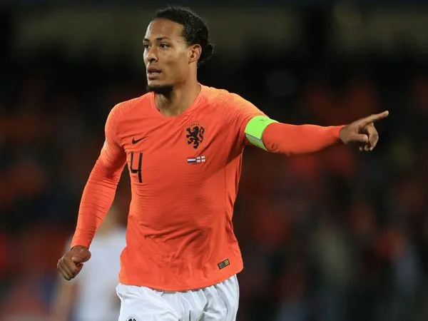 Ini Saran Ruud Gullit Agar Van Dijk Menangkan Ballon d'Or