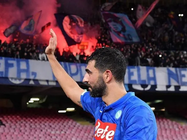 Presiden Napoli Konfirmasi Raul Albiol akan Segera Gabung Villarreal
