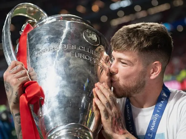 Tinggalkan Liverpool, Moreno Kirim Pesan Perpisahan