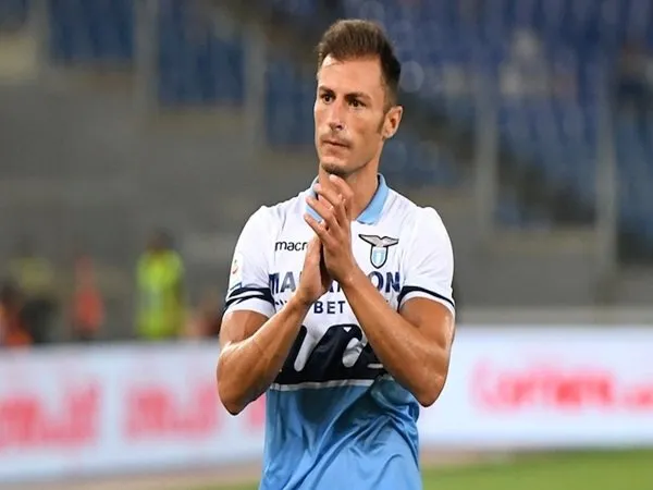 Diminati Atalanta, Lazio Tak Sertakan Radu di Pramusim