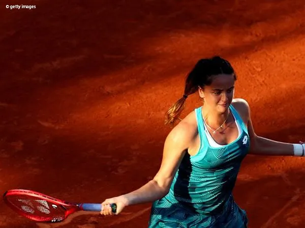 Viktoria Kuzmova Dominasi Dalila Jakupovic Di Bukares