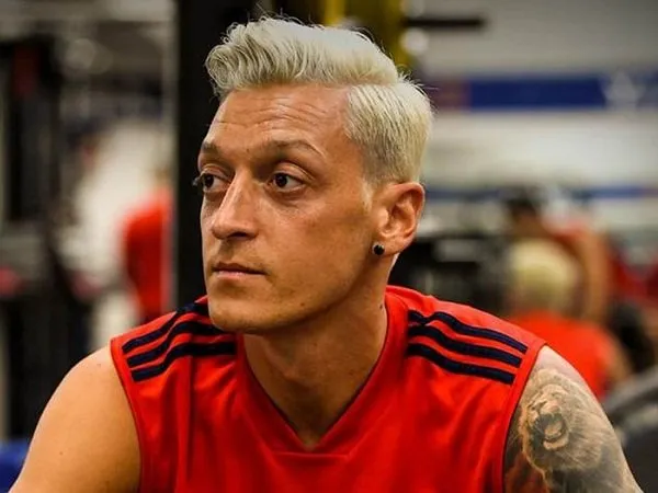 Aubameyang Samakan Gaya Rambut Baru Ozil dengan Megan Rapinoe