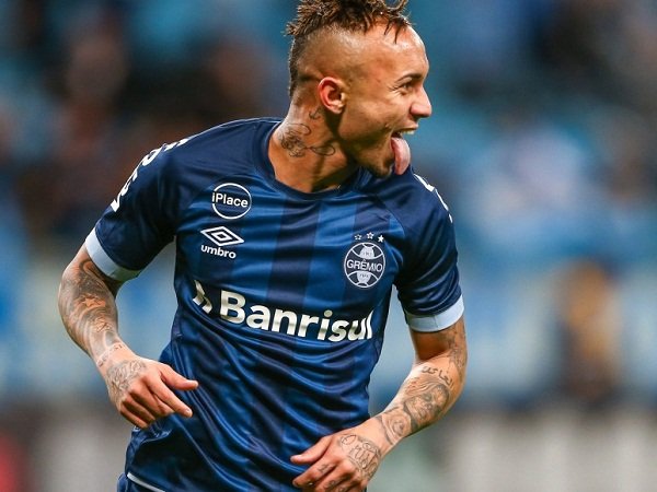 Mantan Bintang Sebut Arsenal Tak Butuh Everton Soares