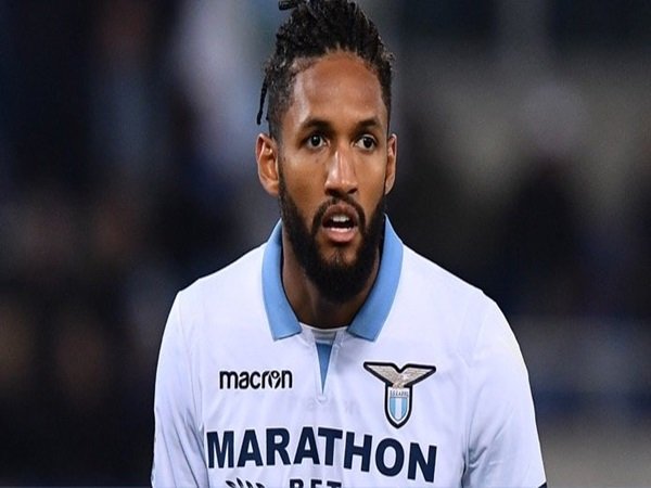 Wolverhampton Terus Usahakan Transfer Defender Lazio