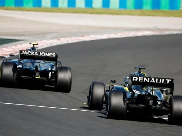 Ricciardo Kecam Manuver Bertahan Magnussen yang Membahayakan
