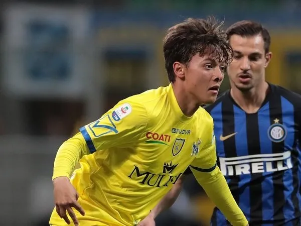 Naksir Starlet Chievo, Milan Harus Bersaing dengan Empat Klub Besar