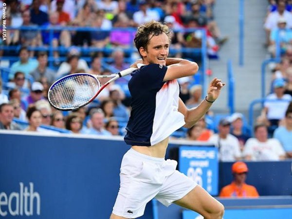 Novak Djokovic Gigit Jari, Daniil Medvedev Semakin Dekat Dengan Gelar Di Cincinnati