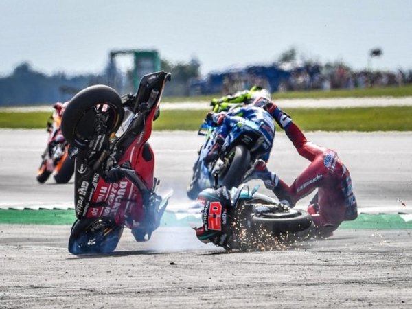 Terjatuh di GP Inggris, Quartararo Salahkan Rins