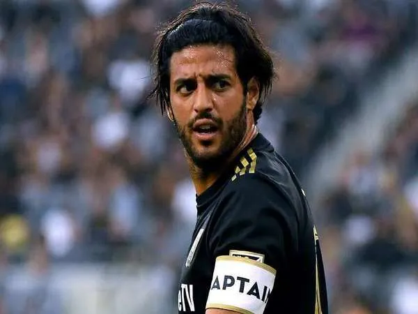 Carlos Vela Nyaris Gabung Barcelona Musim Lalu