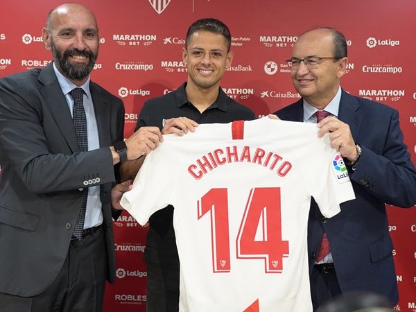 Sevilla Resmi Datangkan Chicharito dari West Ham