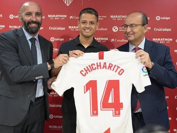 Sevilla Resmi Datangkan Chicharito dari West Ham