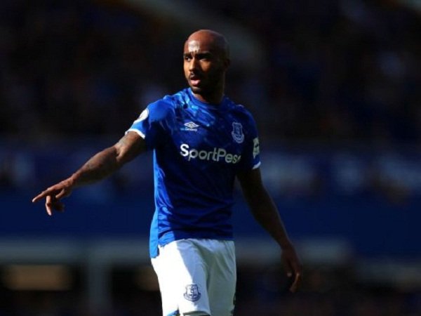 Paul Merson Pertanyakan Keputusan Arsenal Tak Rekrut Fabian Delph