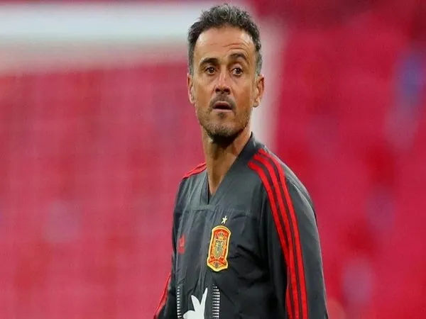 Pelatih Spanyol Rela Kursinya Kembali Diambil Alih Luis Enrique