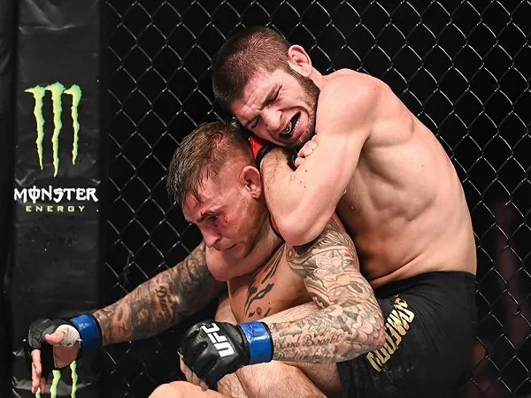 Tak Terbendung, Khabib Nurmagomedov Sukses Bekuk Dustin Poirier