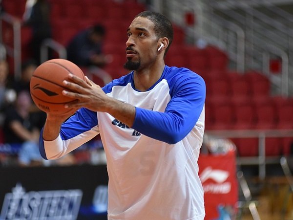 Hong Kong Eastern Resmi Pertahankan Mike Holyfield