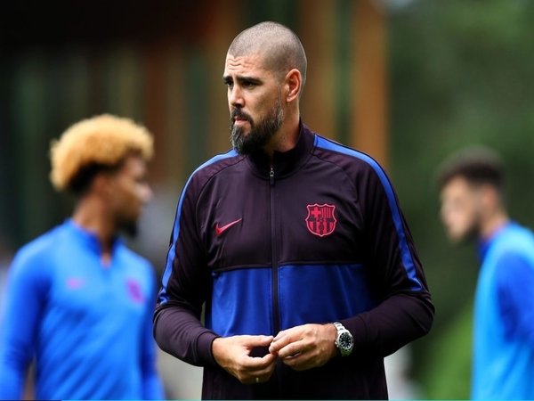 Victor Valdes Tanggalkan Jabatan Pelatih U-19 Barcelona