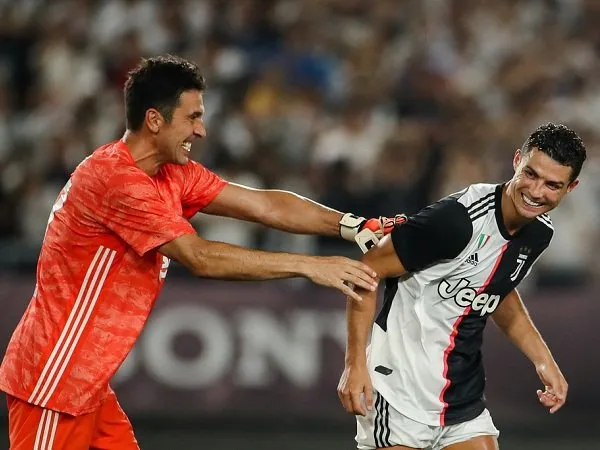 Buffon Klaim Ronaldo Bukanlah Orang yang Arogan