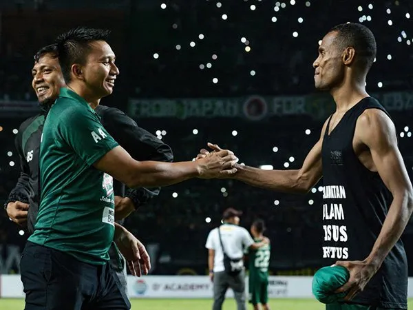 Pemain Persebaya Diultimatum oleh Presiden Klub