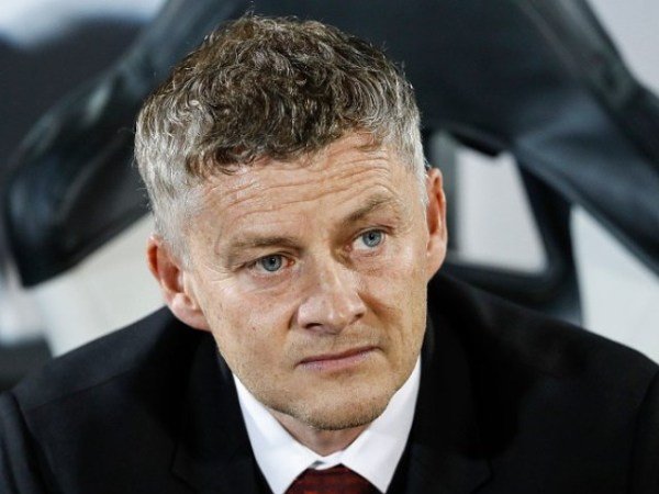 Setan Merah Sengaja Menggunakan Formasi 5 Pemain Bertahan, Apa Alasannya?