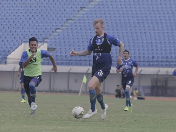 Kippersluis Tak Sabar Catatkan Kemenangan di El Clasico Indonesia