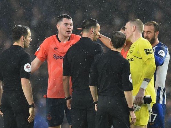 Kalahkan Everton, Murray Akui Brighton Diuntungkan VAR