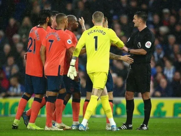 Eks Wasit Sebut Brighton Tak Layak Dapat Penalti