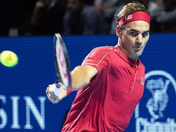 Sisihkan Stefanos Tsitsipas, Roger Federer Makin Dekat Dengan Gelar Kesepuluh Di Basel