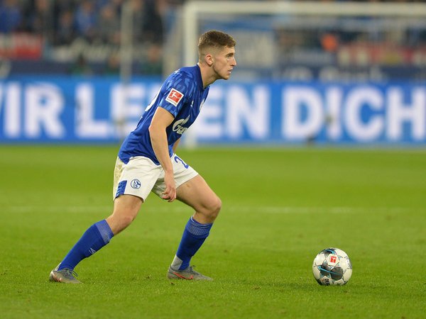 Schalke Ingin Perpanjang Masa Peminjaman Bek Everton