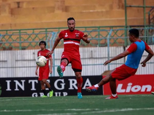 Pelatih MU Berharap Diego Assis Siap Tampil di Markas Arema FC