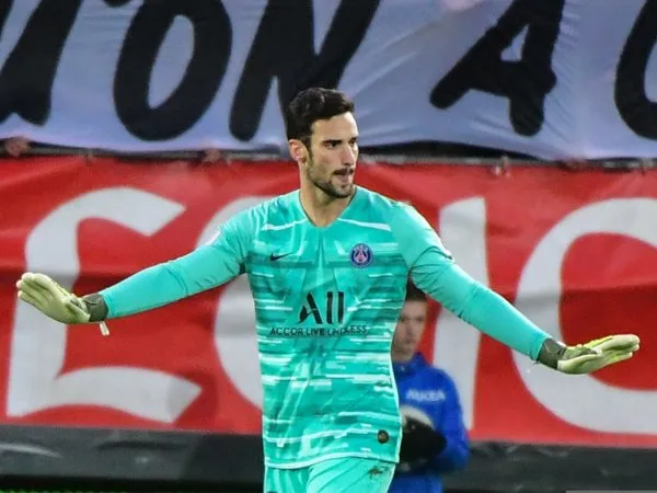 Gembiranya Sergio Rico Catat Debut Manis Bersama PSG