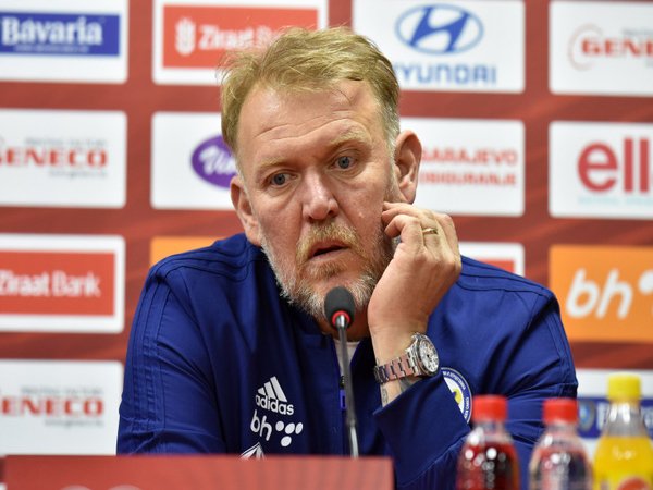 Pelatih Bosnia Minta Timnya Habis-Habisan Lawan Italia