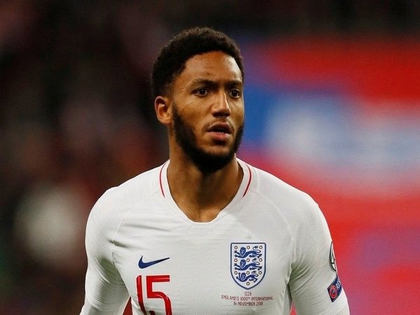 Sterling Sedih Joe Gomez Diejek Suporter Inggris