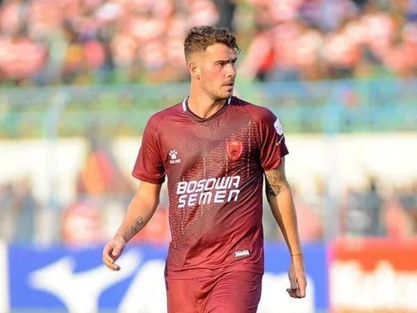 Wiljan Pluim Absen Sampai Akhir Musim