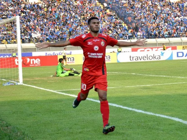 Mengejutkan, Semen Padang FC Lepas Vendry Mofu