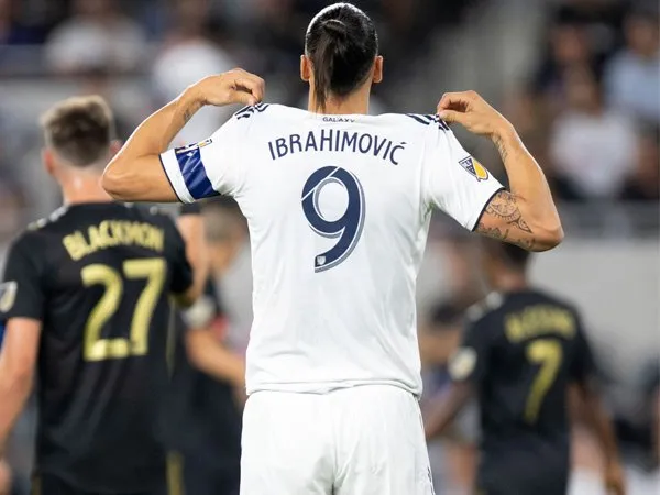 Ibrahimovic Klaim Dirinya Bisa Main Sepakbola Hingga Usia 50 Tahun